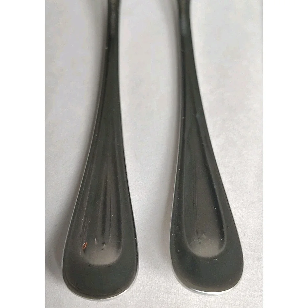Oneida Sand Dune Satin Stainless Serving Butter Knife 2 Knives Vietnam 9-11 9-10